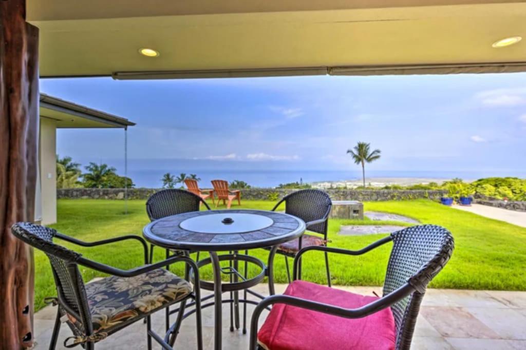 Sweeping Ocean Views Ideal Location Gated Villa Kailua-Kona Exterior photo