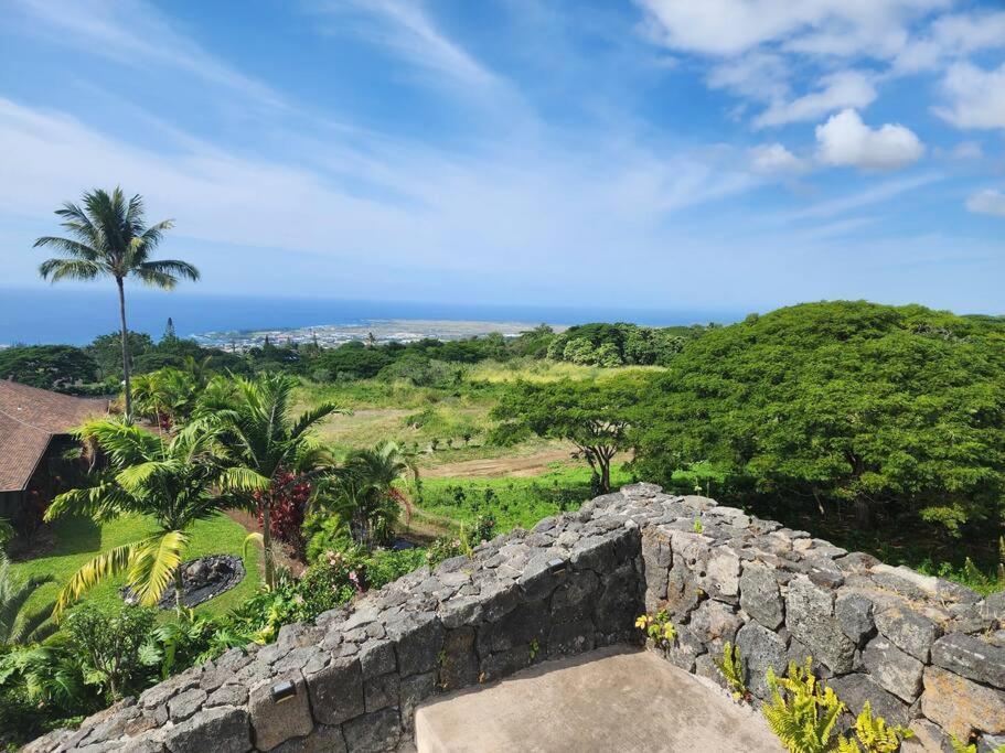 Sweeping Ocean Views Ideal Location Gated Villa Kailua-Kona Exterior photo