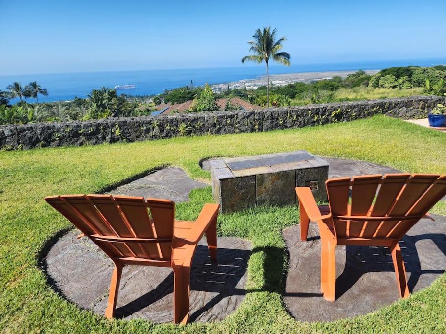 Sweeping Ocean Views Ideal Location Gated Villa Kailua-Kona Exterior photo