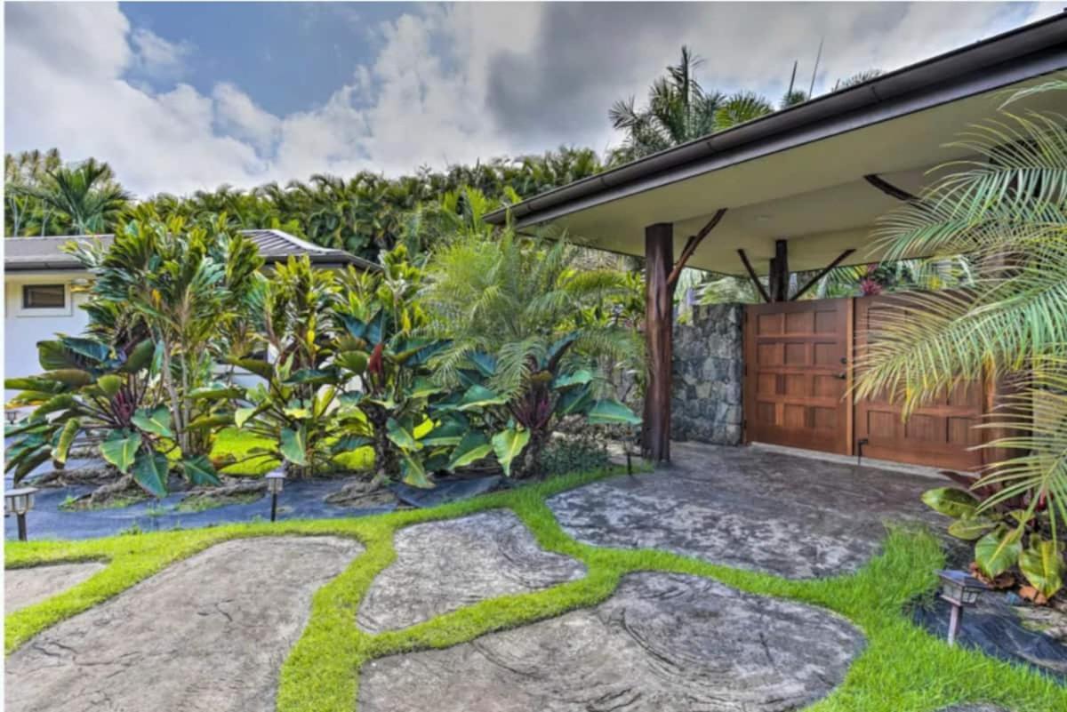 Sweeping Ocean Views Ideal Location Gated Villa Kailua-Kona Exterior photo